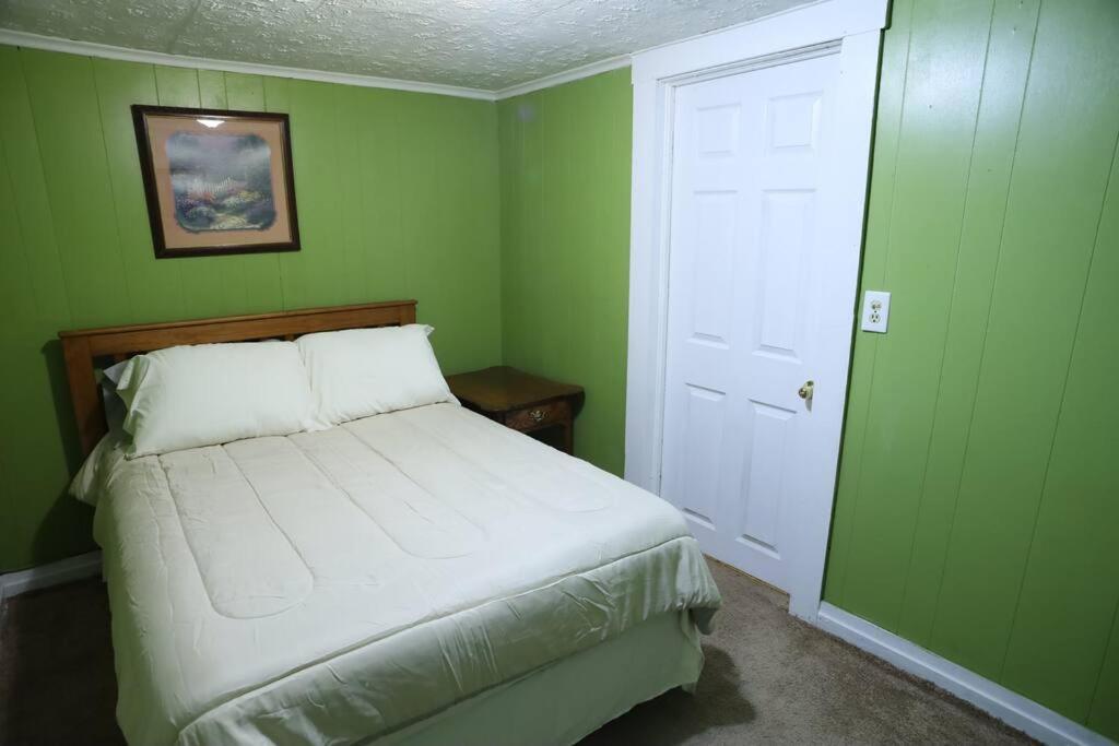3-Bedroom Apt. Ideal Location Near New River Gorge Файетвил Екстериор снимка